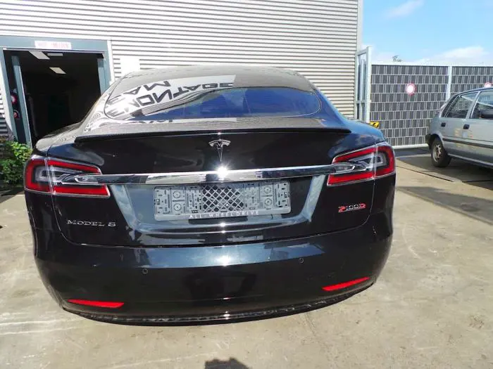 Fusee links-achter Tesla Model S