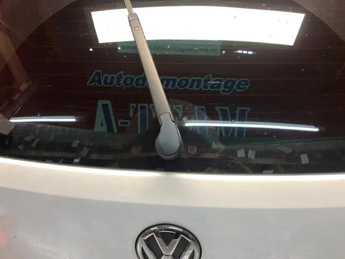 Ruitenwissermotor achter Volkswagen Polo