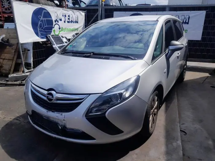 Benzinepomp Opel Zafira C