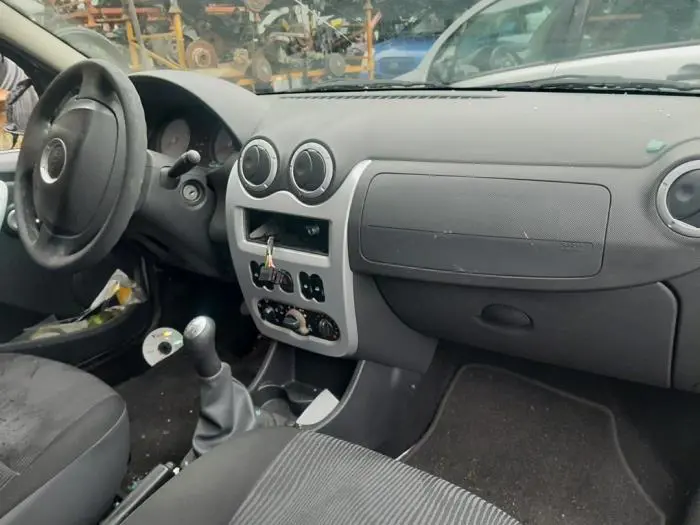 Dashboardkastje Dacia Logan