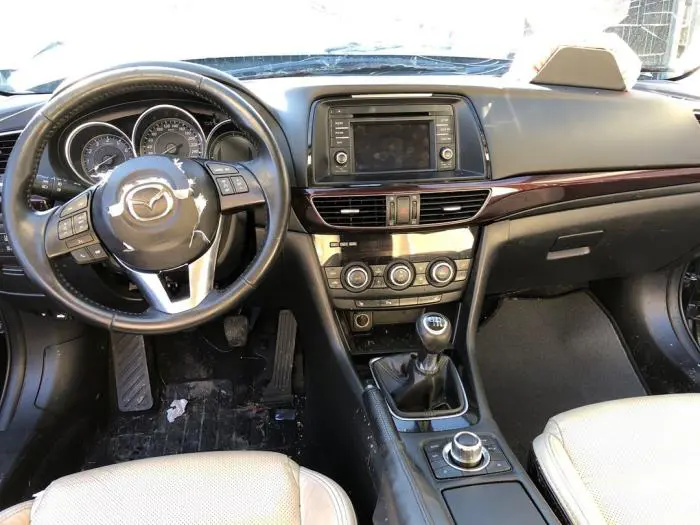 Dashboard deel Mazda 6.